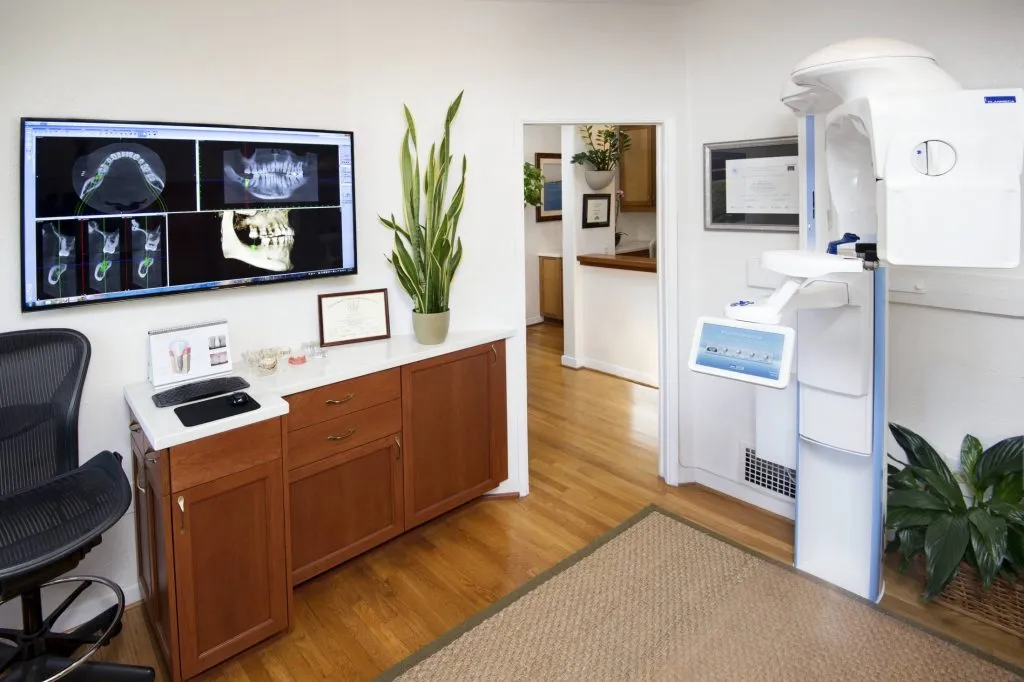 Dental Technology in exam room at Shoreline Oral Surgery & Dental Implants