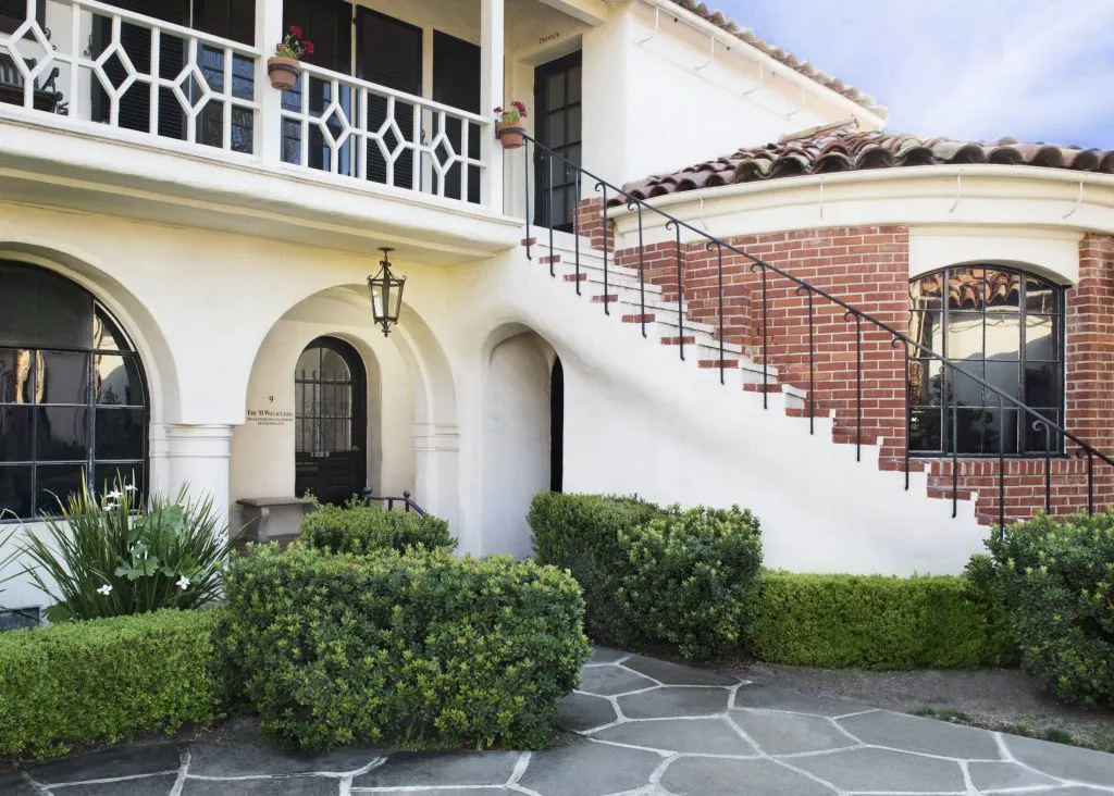 Exterior photo of Shoreline Oral Surgery & Dental Implants in {CITY}